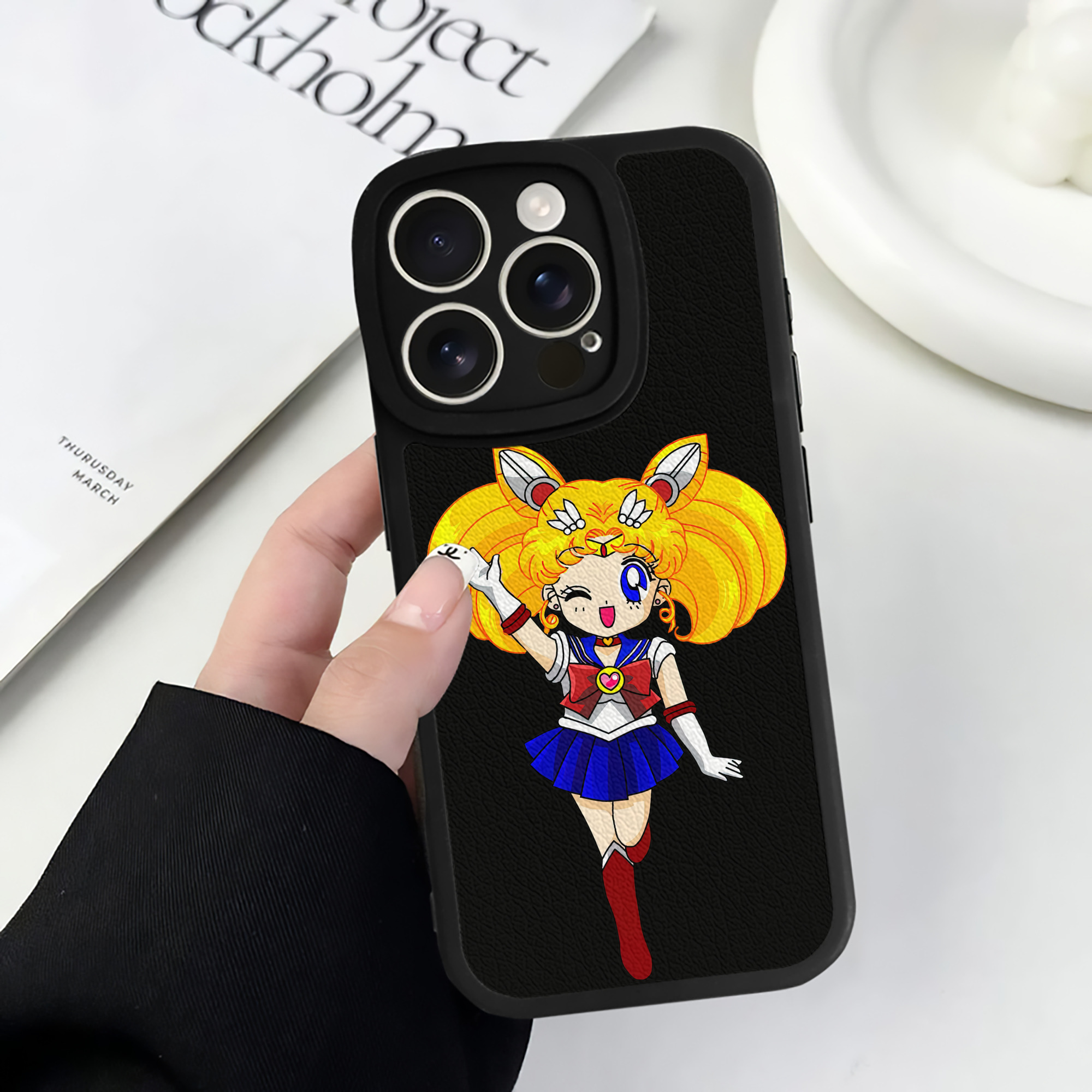 （画像用） 美少女戦士セーラームーン 月野 うさぎ つきの うさぎ Sailor Moon Tsukino Usagi 【iPhone 16シリーズ対応】シリコンスマホケース（レザー調） 材質：シリコン